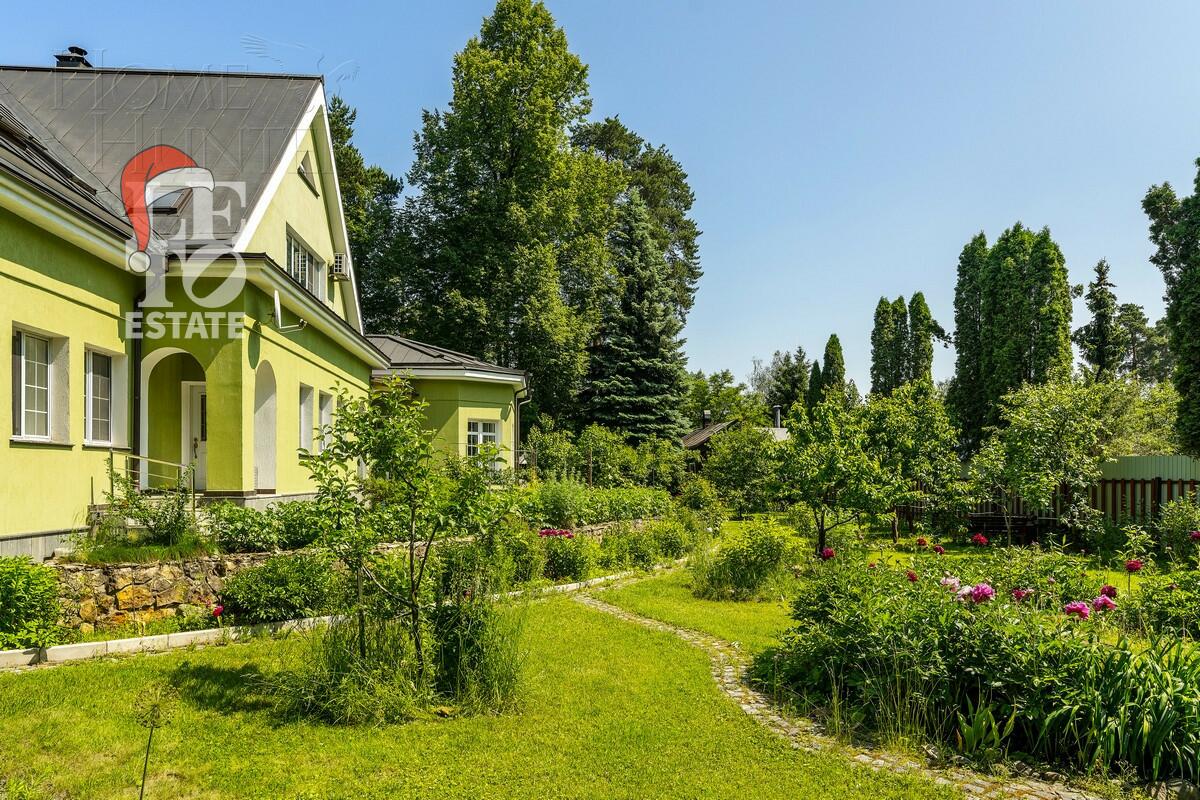 2-этажный коттедж 675.8 м² с отделкой