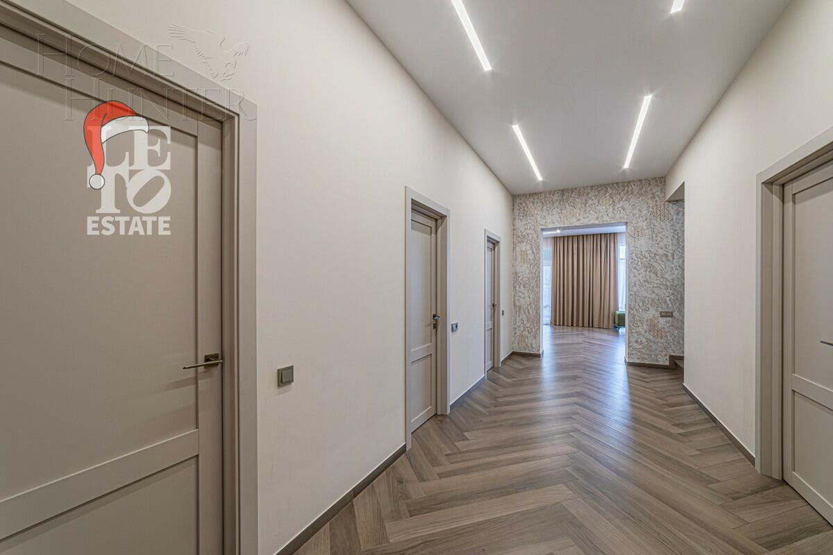 2-этажный коттедж 241 м² с отделкой