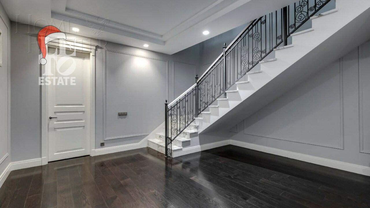 3-этажный коттедж 1 185 м² с отделкой