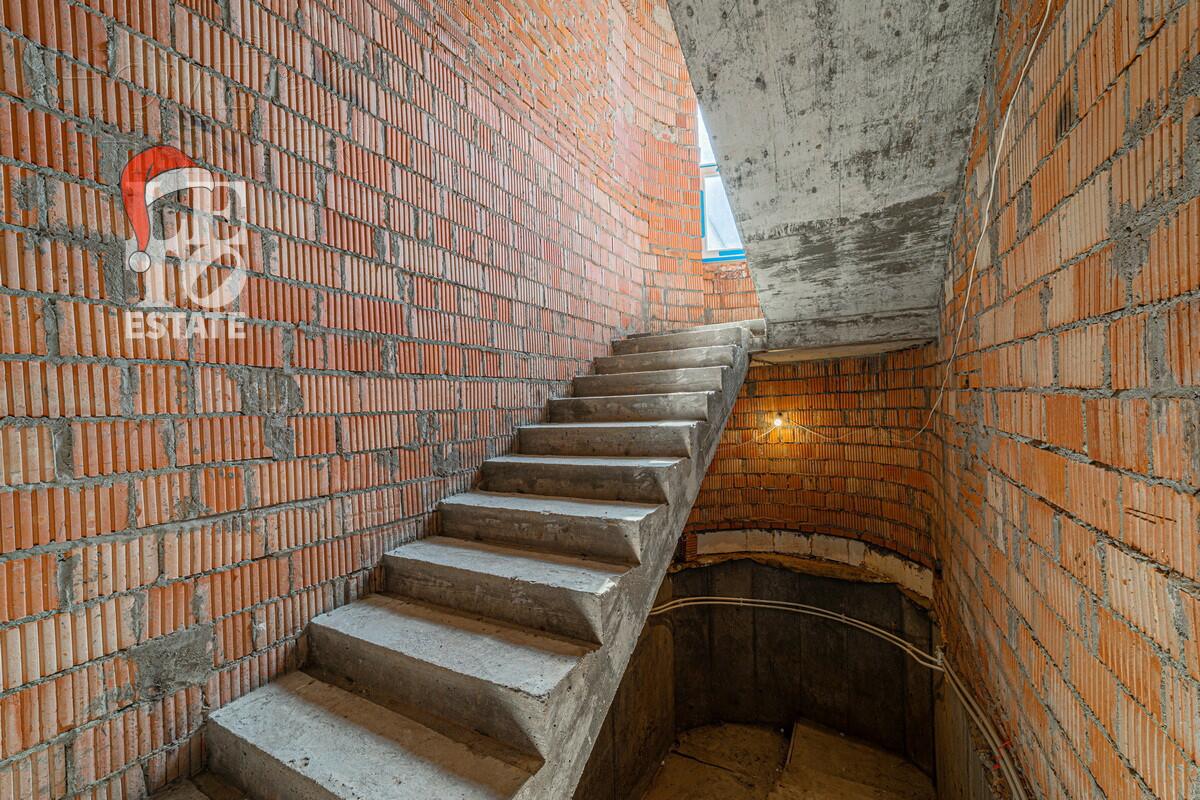 2-этажный таунхаус 330 м² без отделки