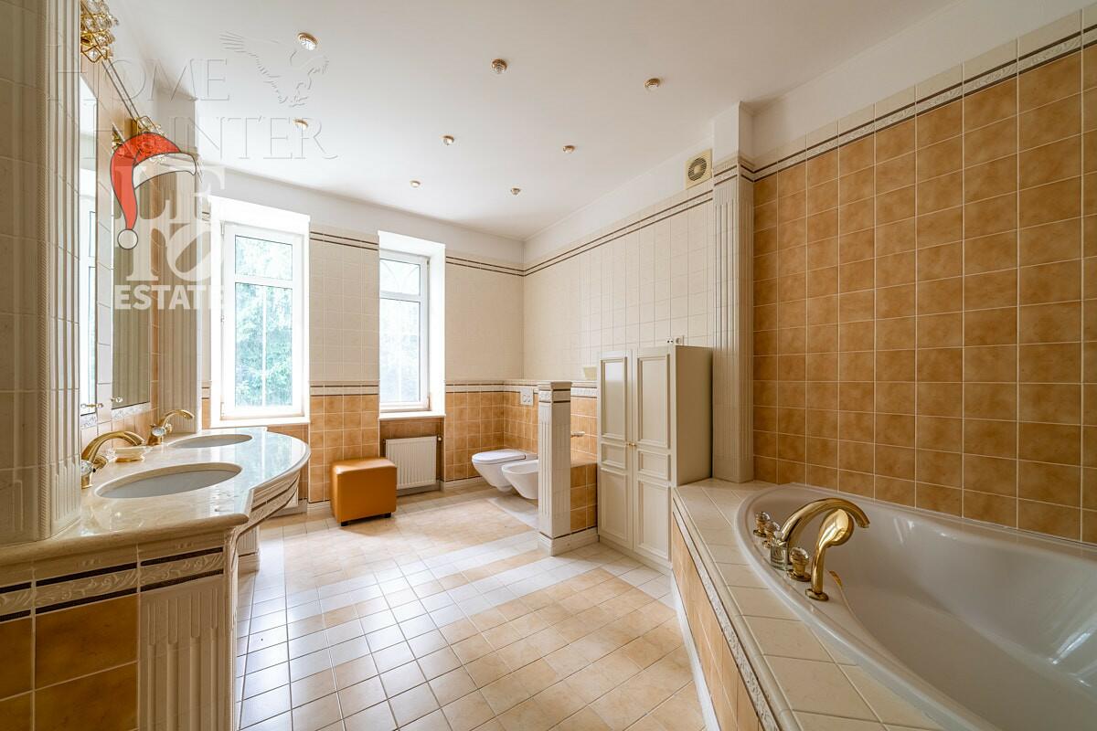 2-этажный коттедж 700 м² с отделкой