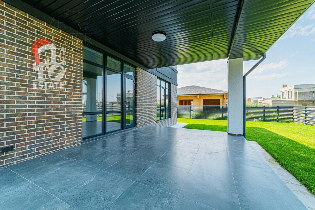 2-этажный коттедж 238.4 м² с отделкой