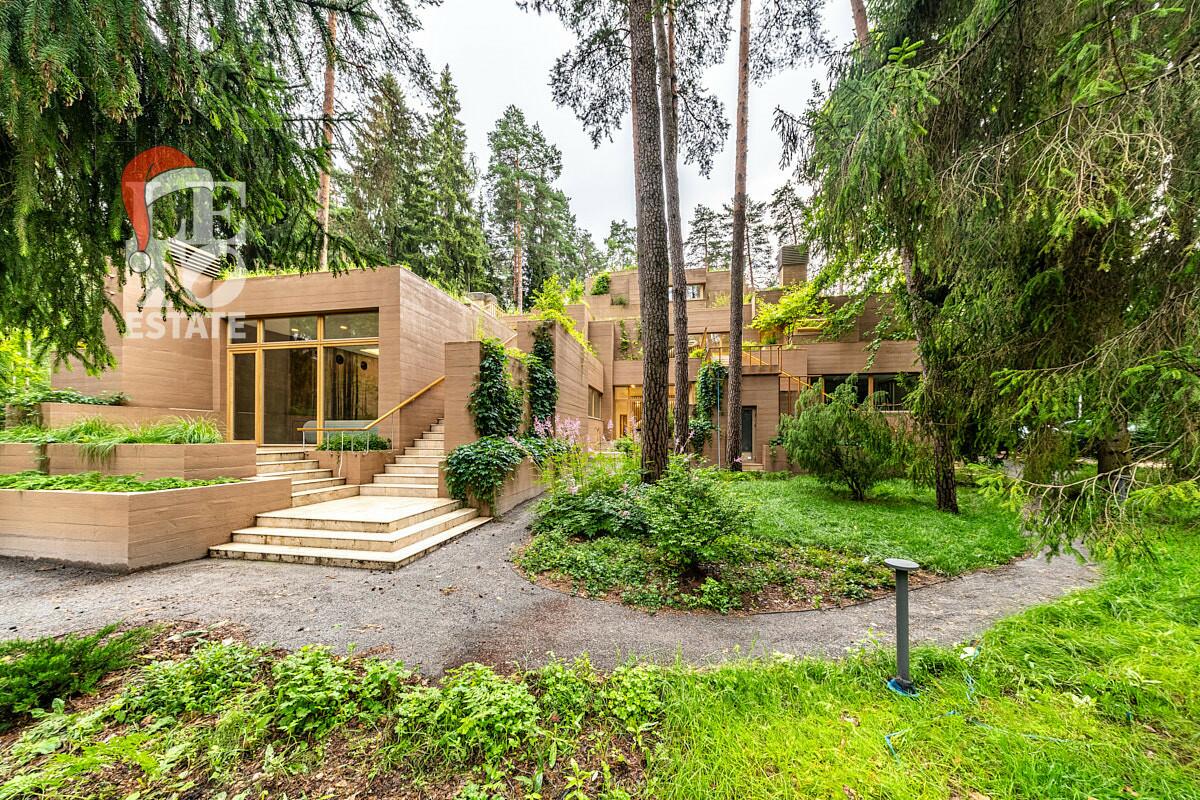 2-этажный коттедж 1 330 м² с отделкой