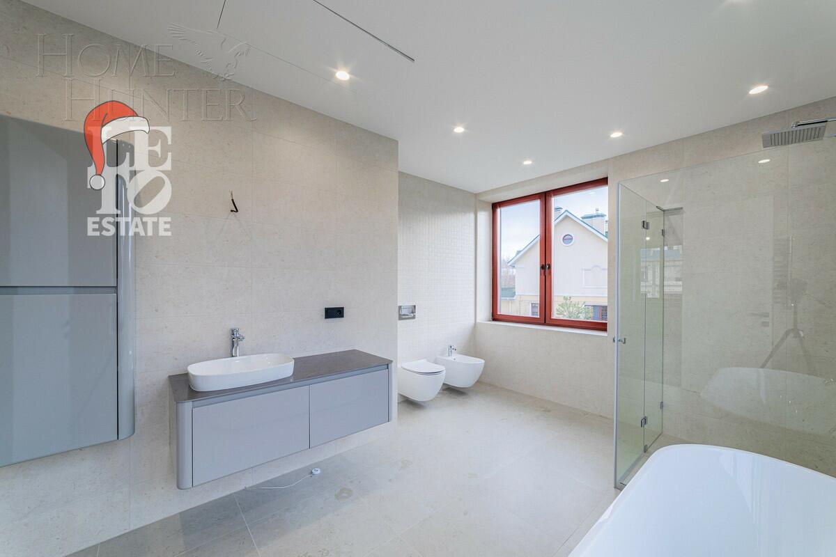 2-этажный коттедж 693 м² с отделкой