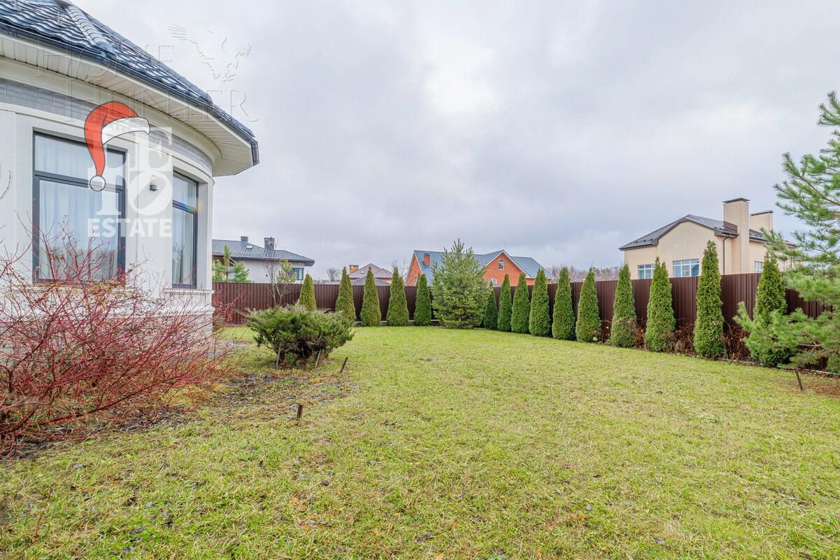 3-этажный коттедж 350 м² с отделкой