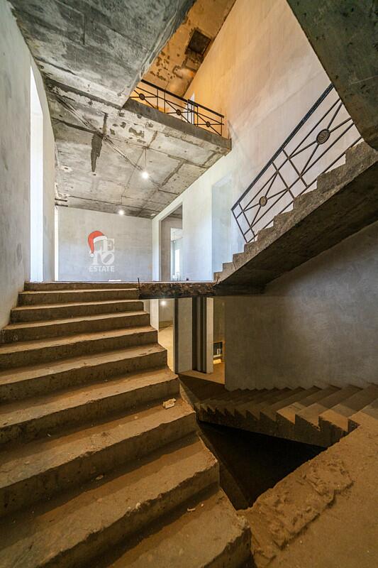 2-этажный коттедж 1 320 м² без отделки