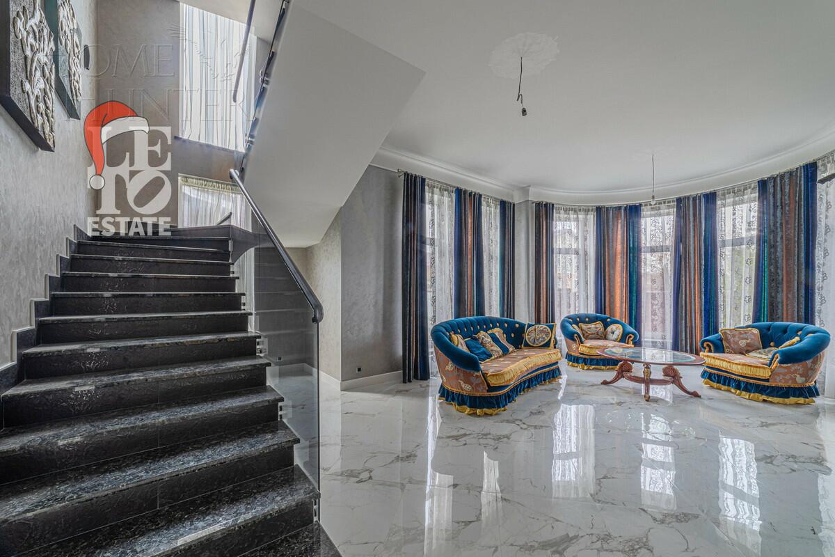 3-этажный коттедж 350 м² с отделкой