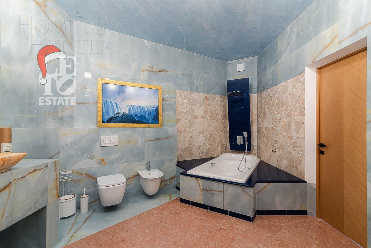 3-этажный коттедж 1 241 м² с отделкой