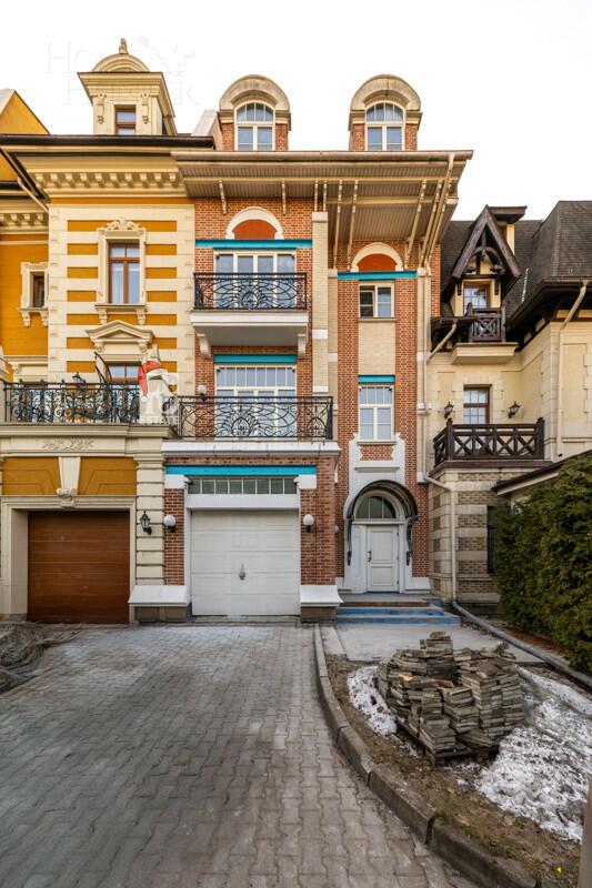 4-этажный таунхаус 395 м² без отделки