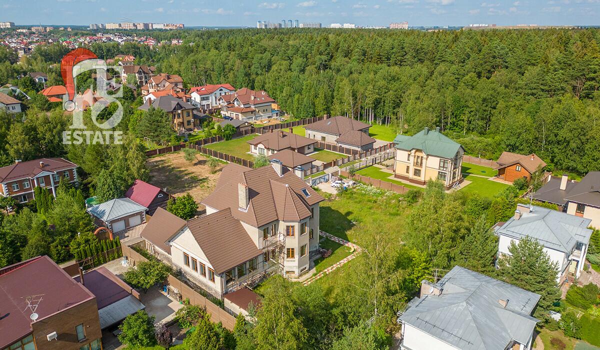 2-этажный коттедж 1 028 м² с отделкой