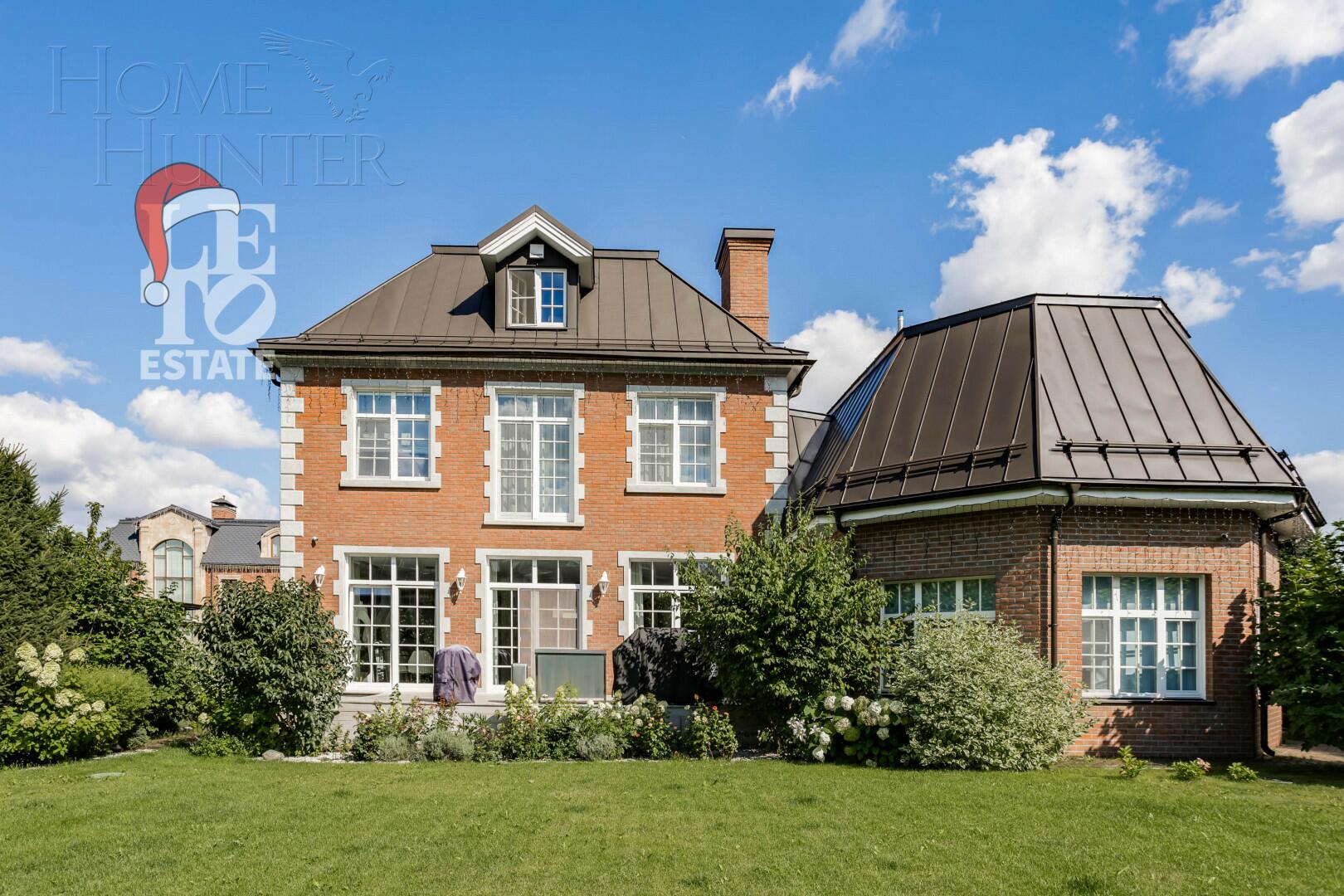 3-этажный коттедж 550 м² с отделкой