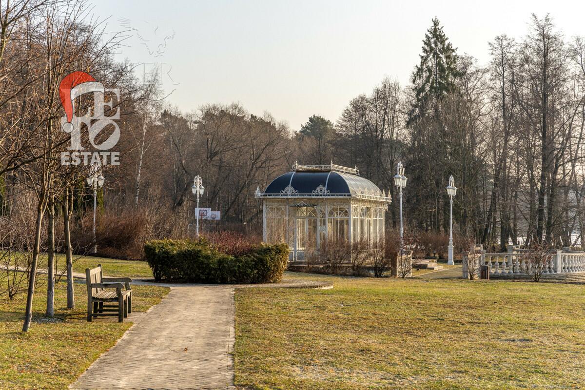 4-этажный таунхаус 395 м² без отделки