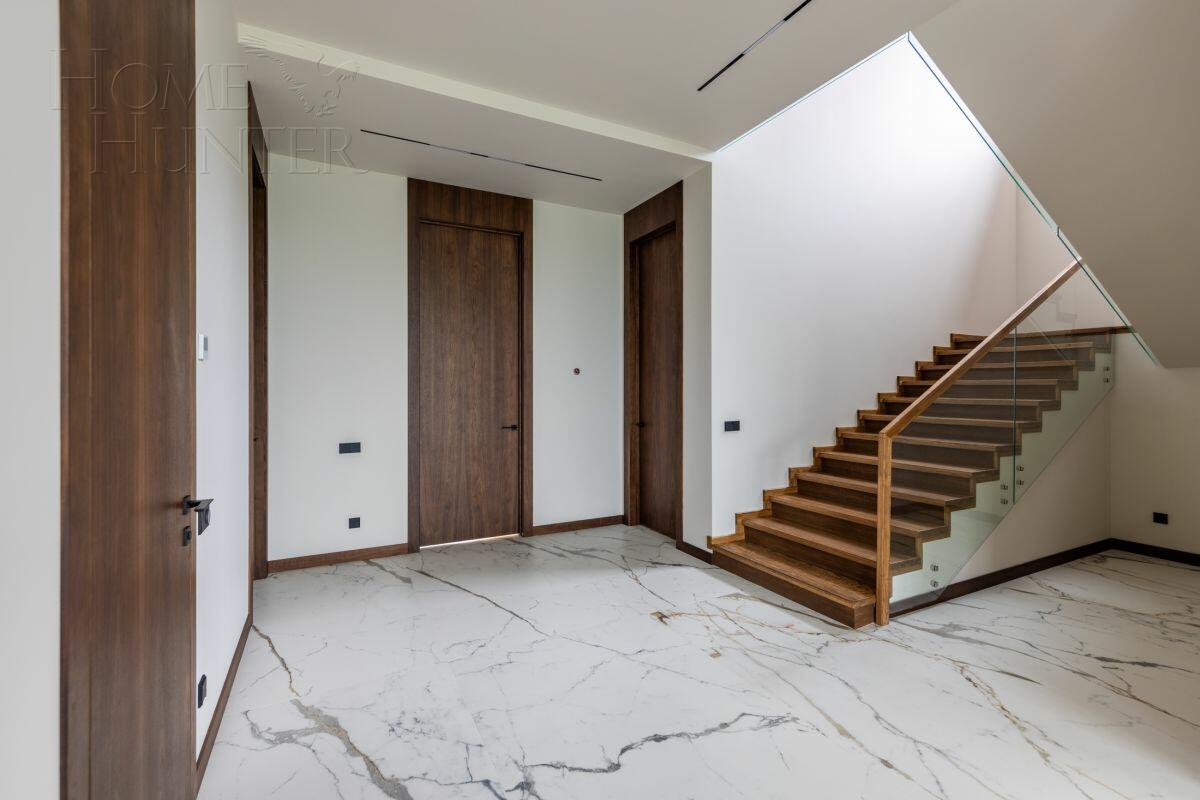 2-этажный коттедж 470 м² с отделкой