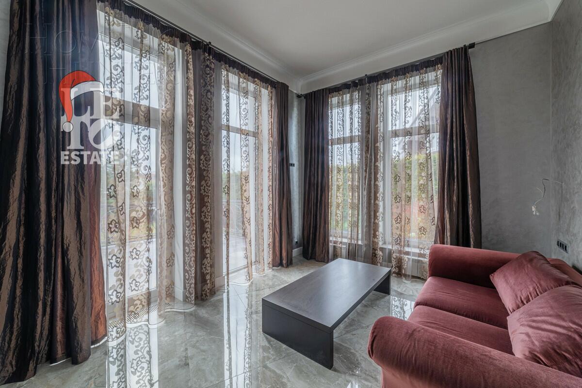 3-этажный коттедж 350 м² с отделкой