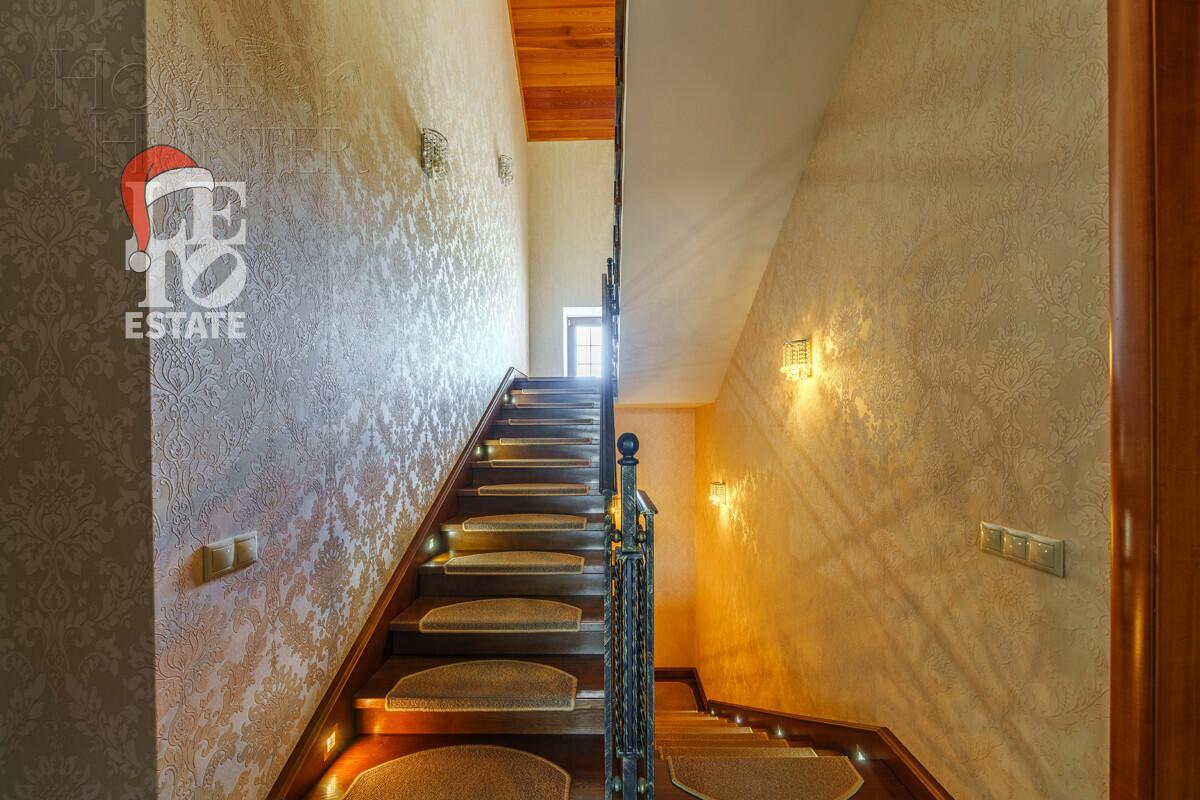 2-этажный коттедж 1 000 м² с отделкой