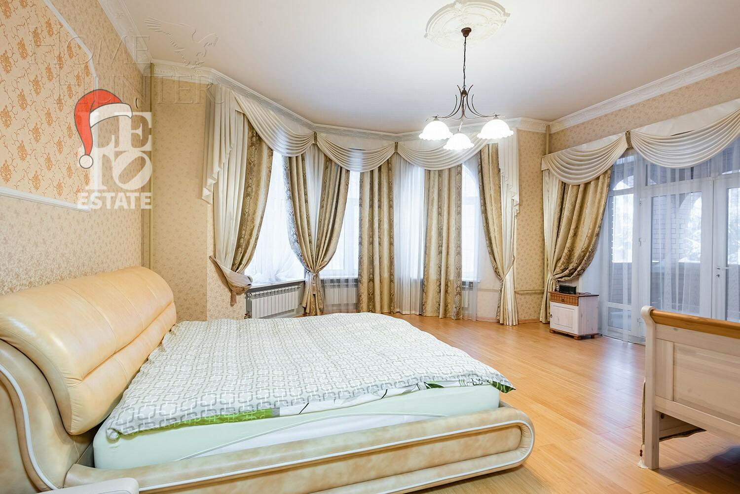 3-этажный коттедж 1 319 м² с отделкой