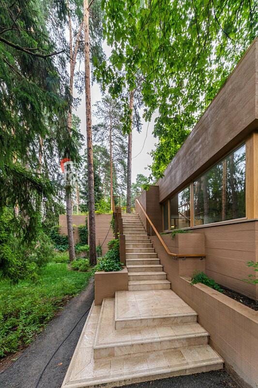 2-этажный коттедж 1 330 м² с отделкой