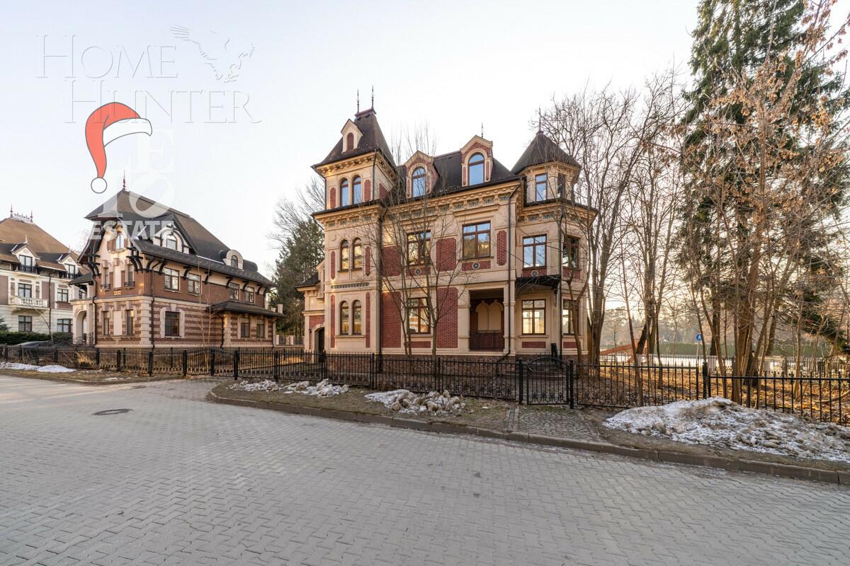 4-этажный таунхаус 395 м² без отделки