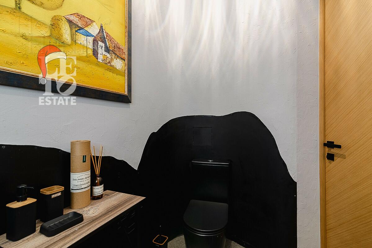 3-этажный коттедж 1 241 м² с отделкой