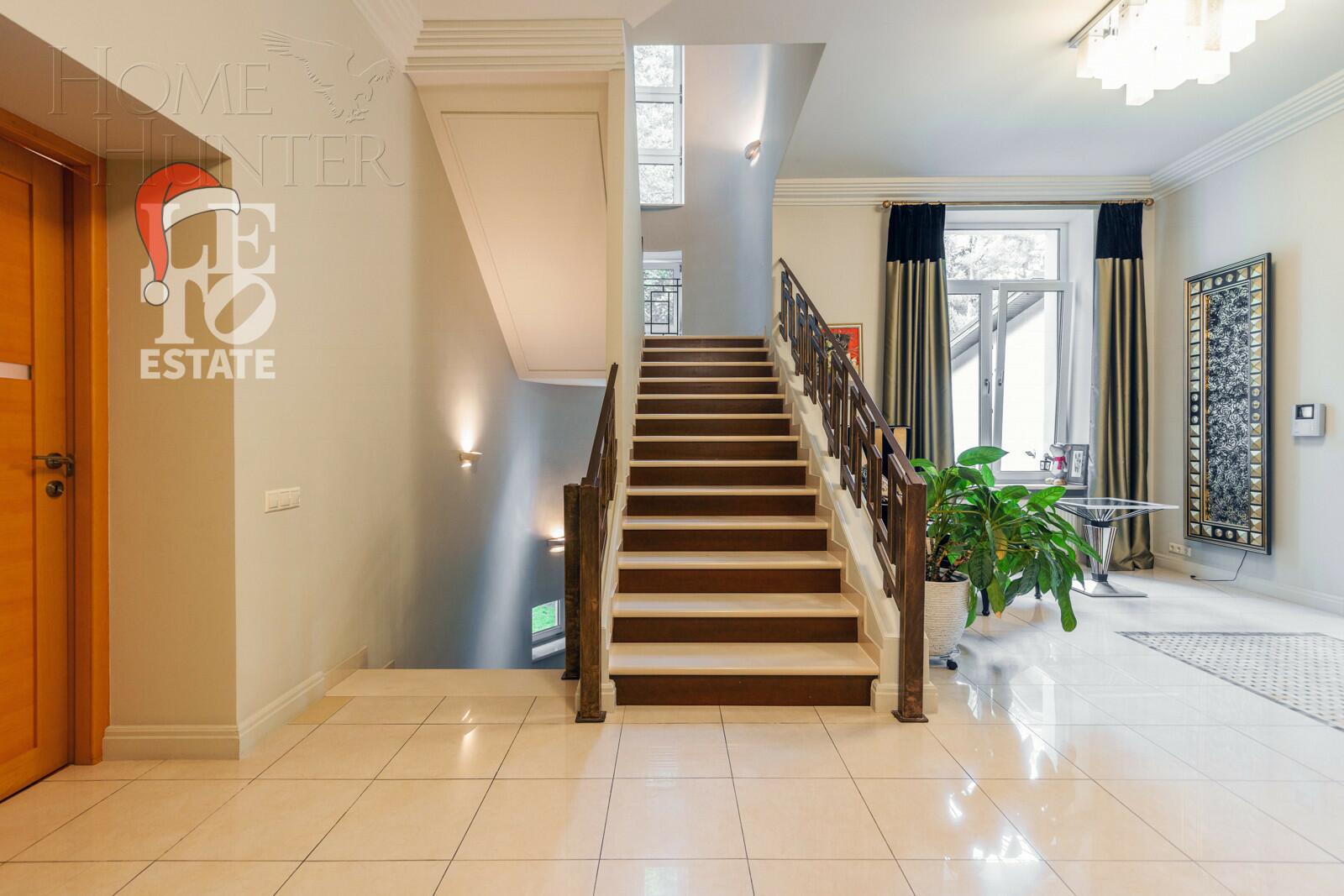 2-этажный коттедж 600 м² с отделкой