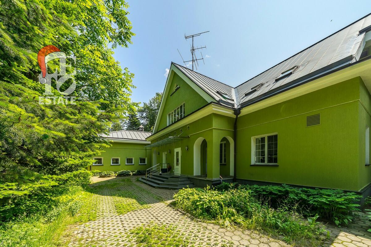 2-этажный коттедж 675.8 м² с отделкой