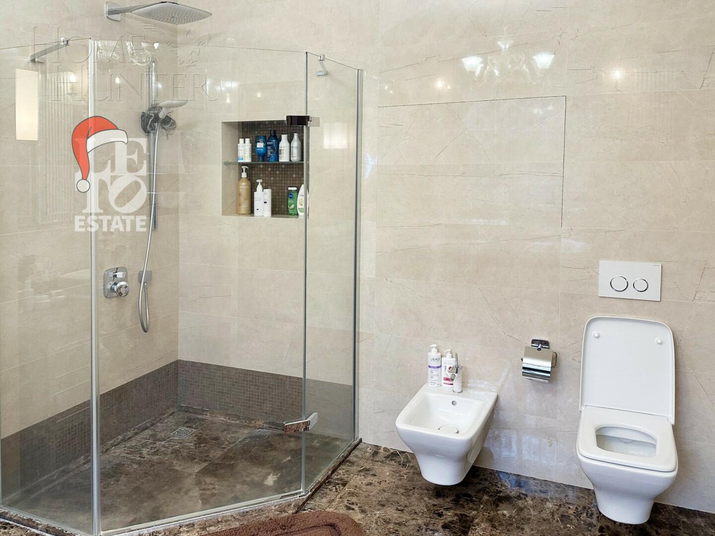 3-этажный таунхаус 293 м² с отделкой