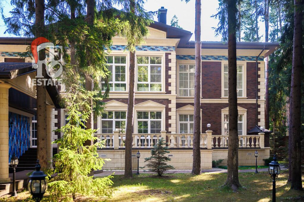 2-этажный коттедж 1 556 м² с отделкой