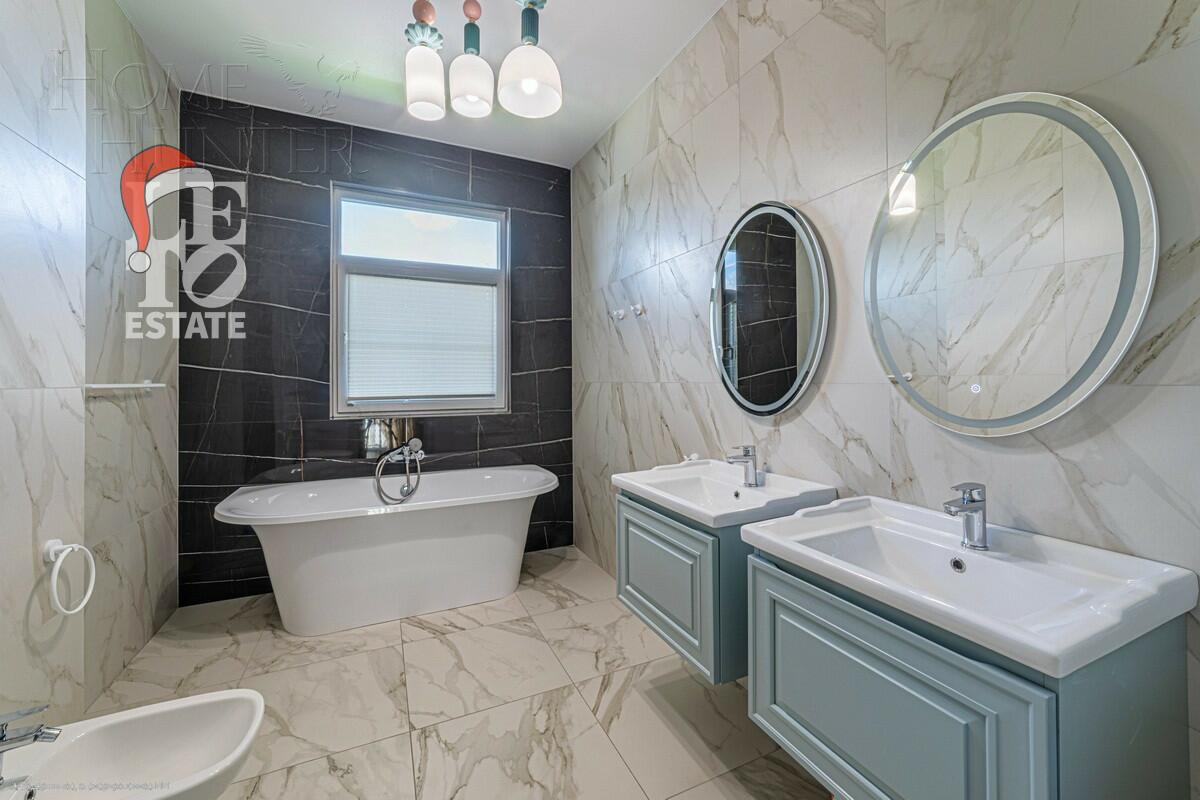 2-этажный коттедж 241 м² с отделкой