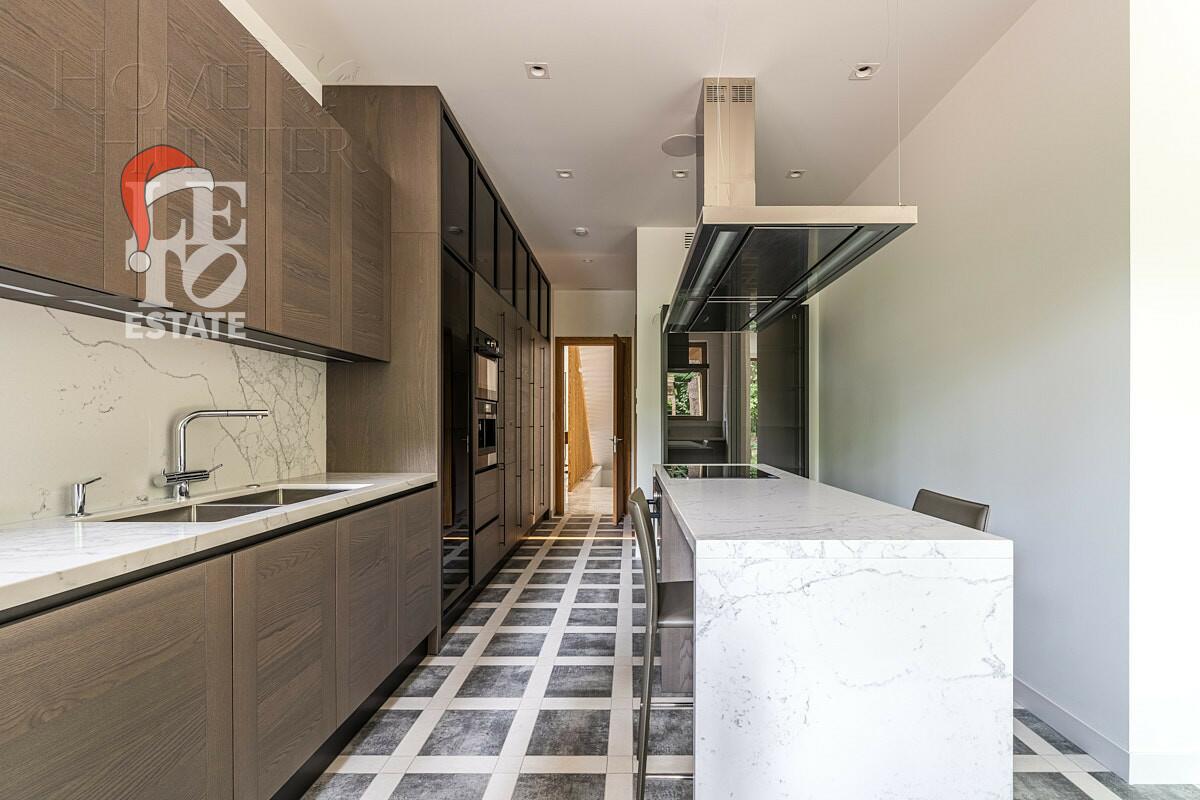 2-этажный коттедж 1 330 м² с отделкой