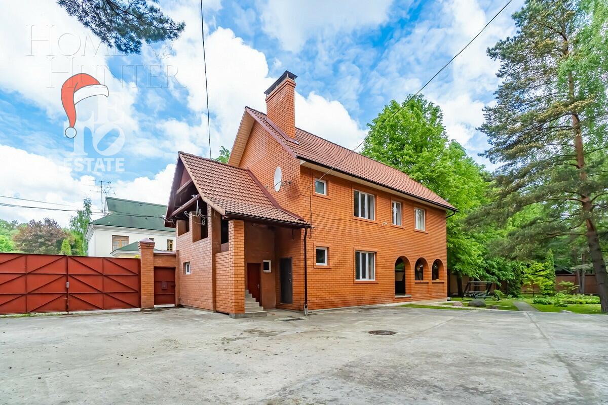 3-этажный коттедж 1 319 м² с отделкой