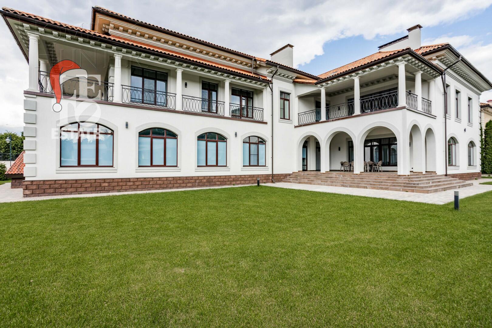 2-этажный коттедж 1 300 м² без отделки