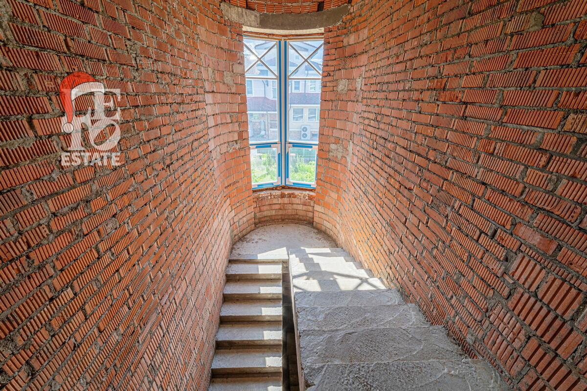 2-этажный таунхаус 330 м² без отделки