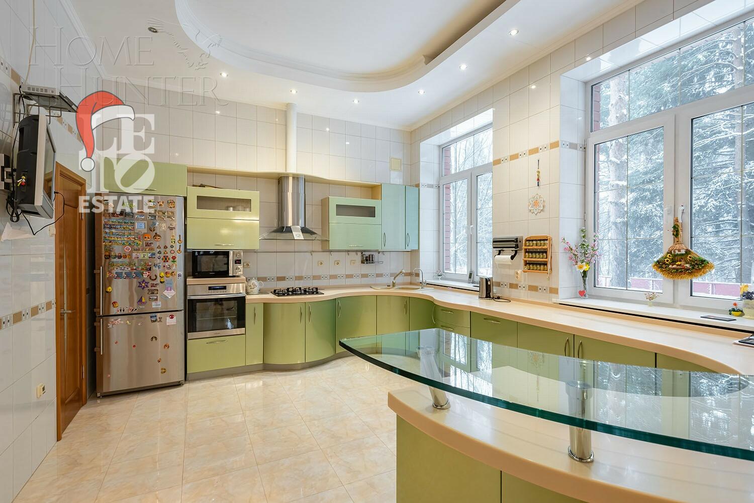 3-этажный коттедж 1 319 м² с отделкой