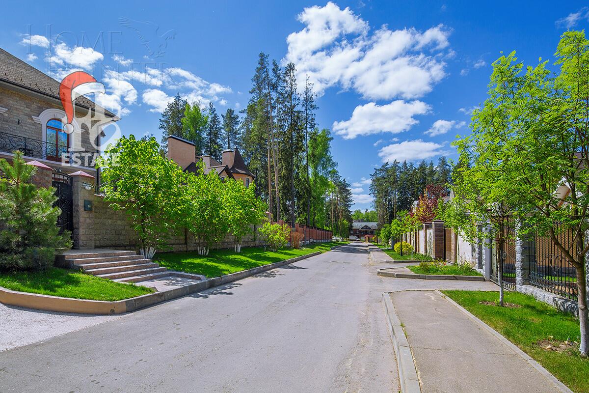 2-этажный коттедж 650 м² без отделки