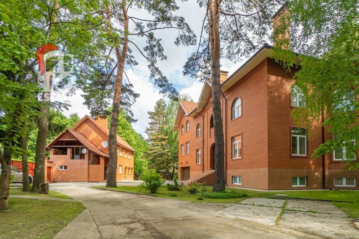 3-этажный коттедж 1 319 м² с отделкой