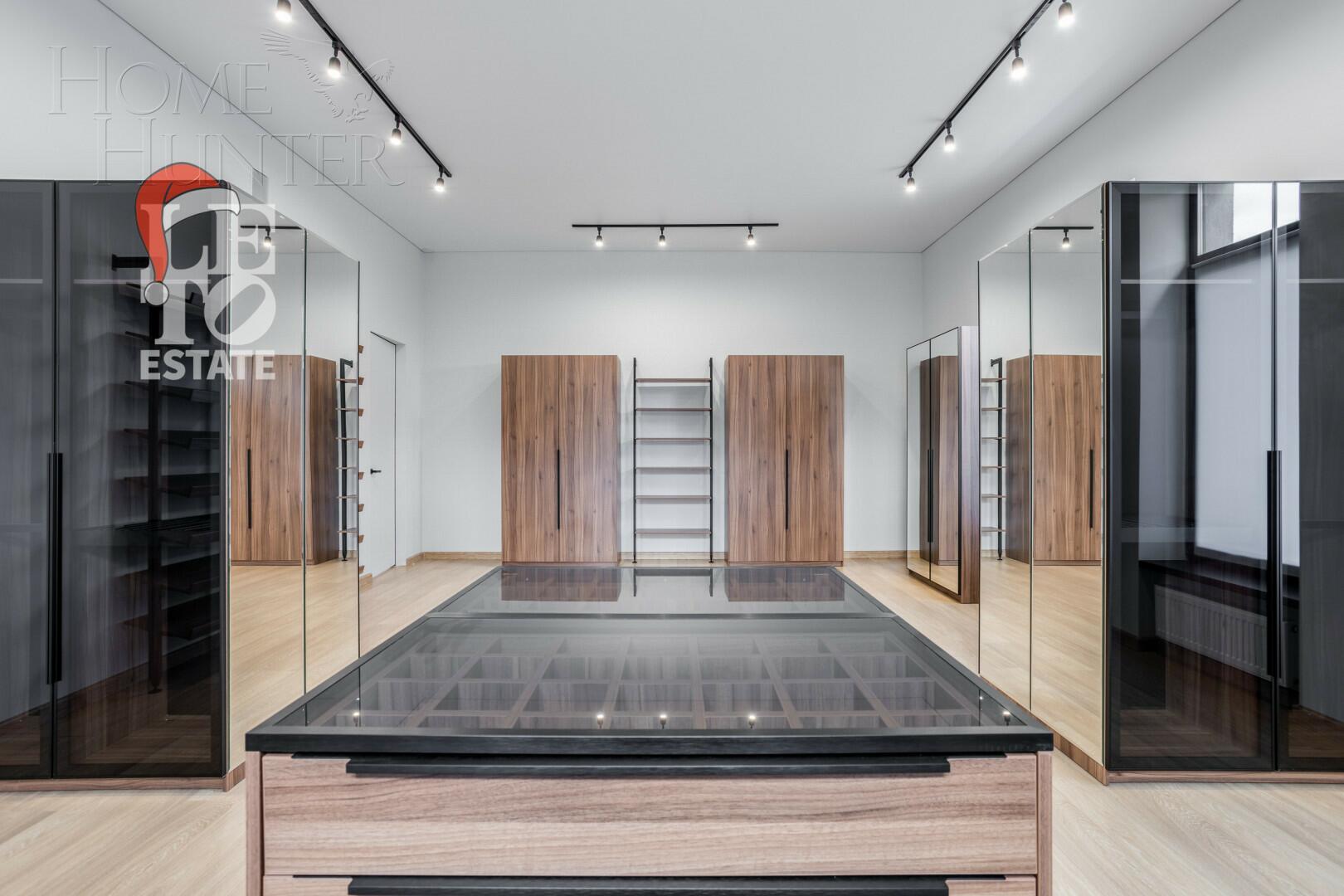 2-этажный коттедж 1 300 м² без отделки