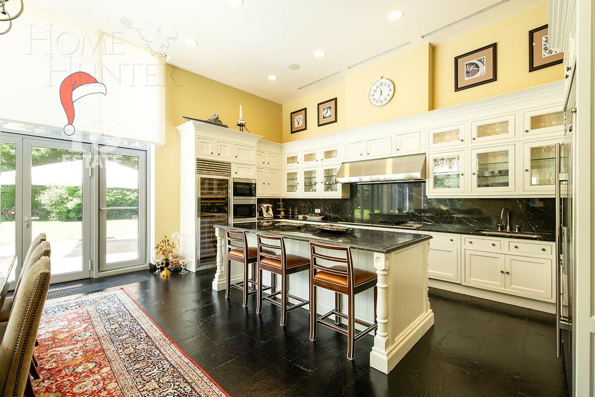 1-этажный коттедж 650 м² с отделкой