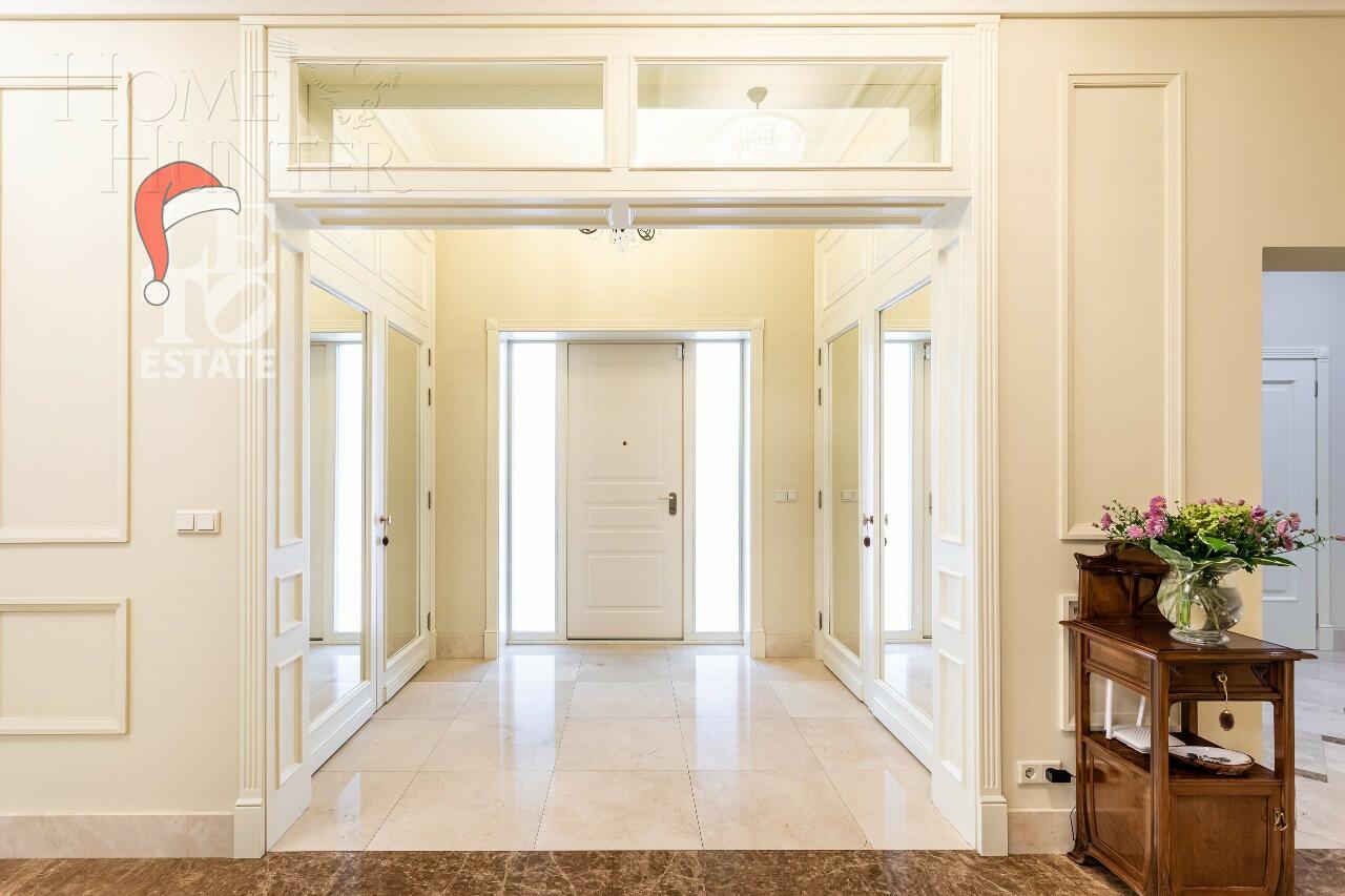 3-этажный коттедж 750 м² с отделкой