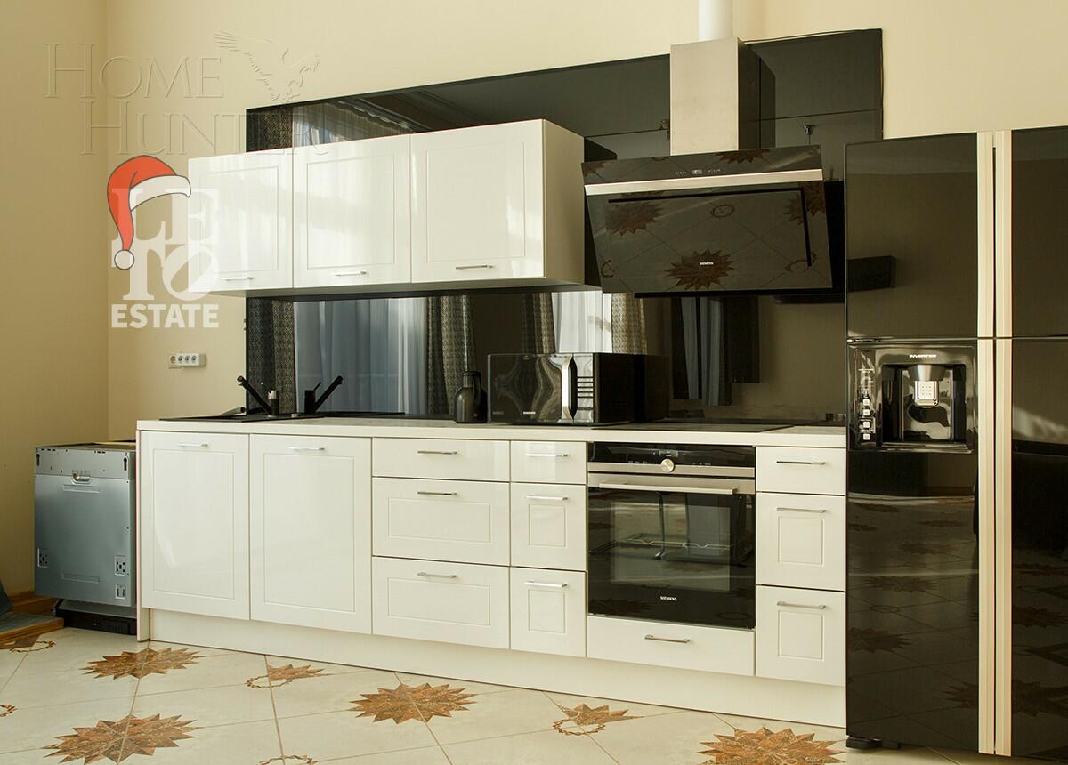 3-этажный таунхаус 264.6 м² с отделкой