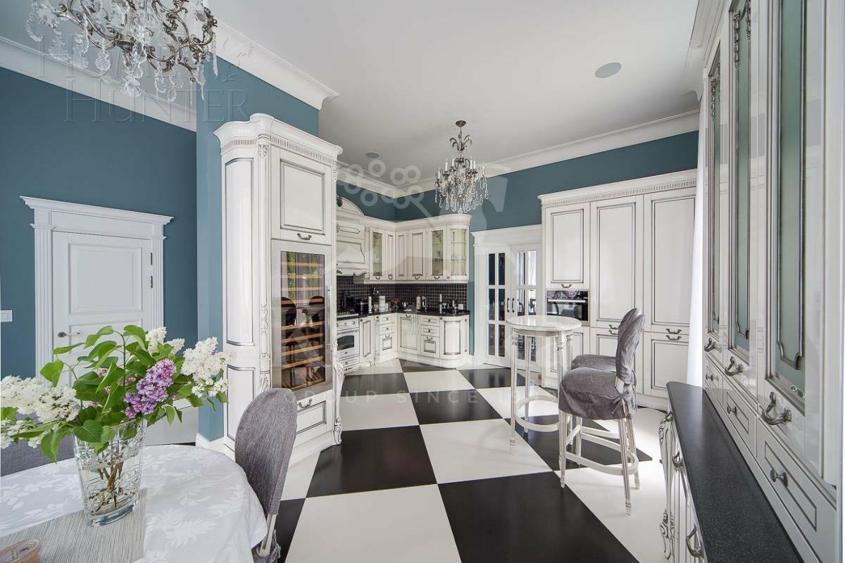 2-этажный коттедж 1 400 м² с отделкой