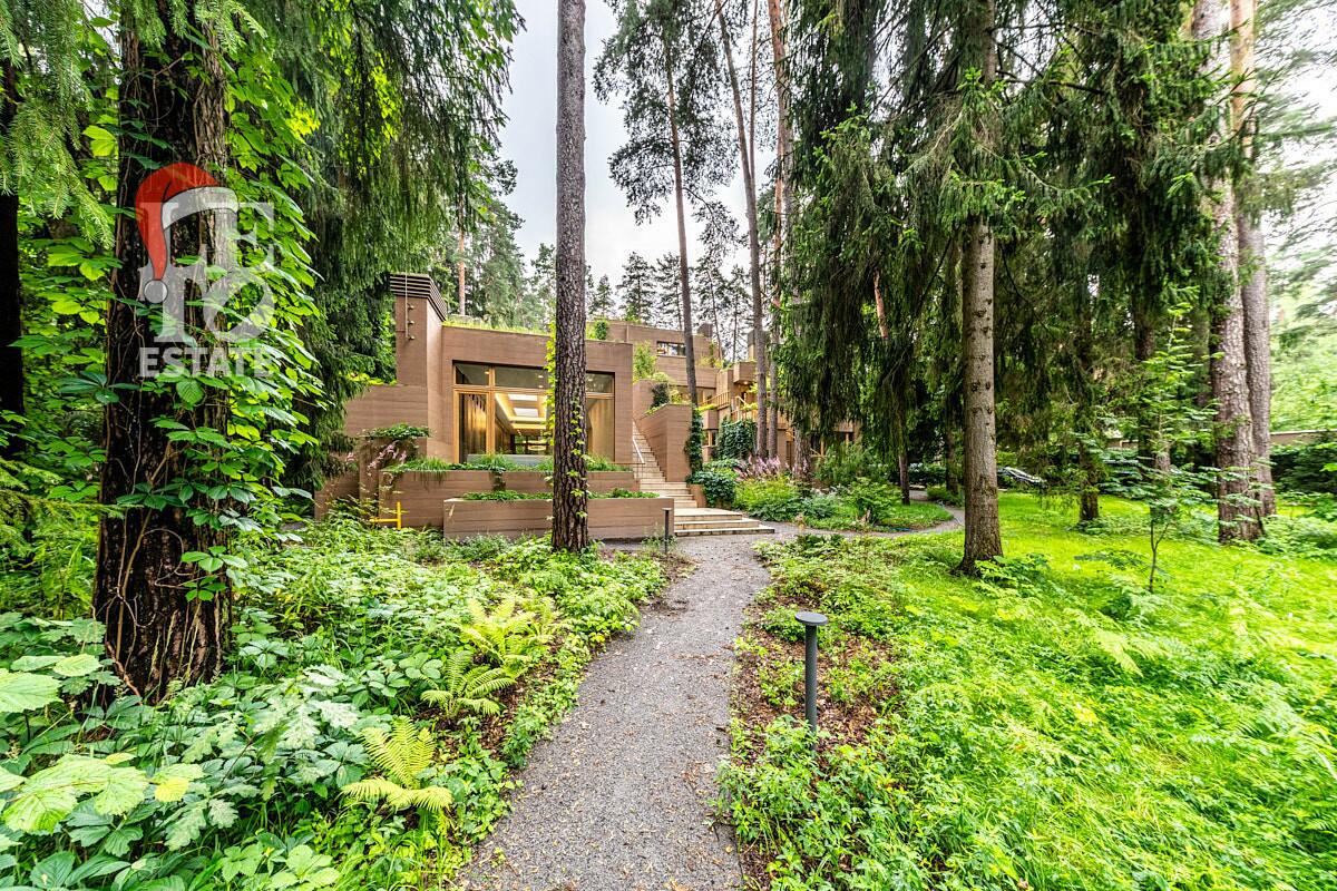 2-этажный коттедж 1 330 м² с отделкой