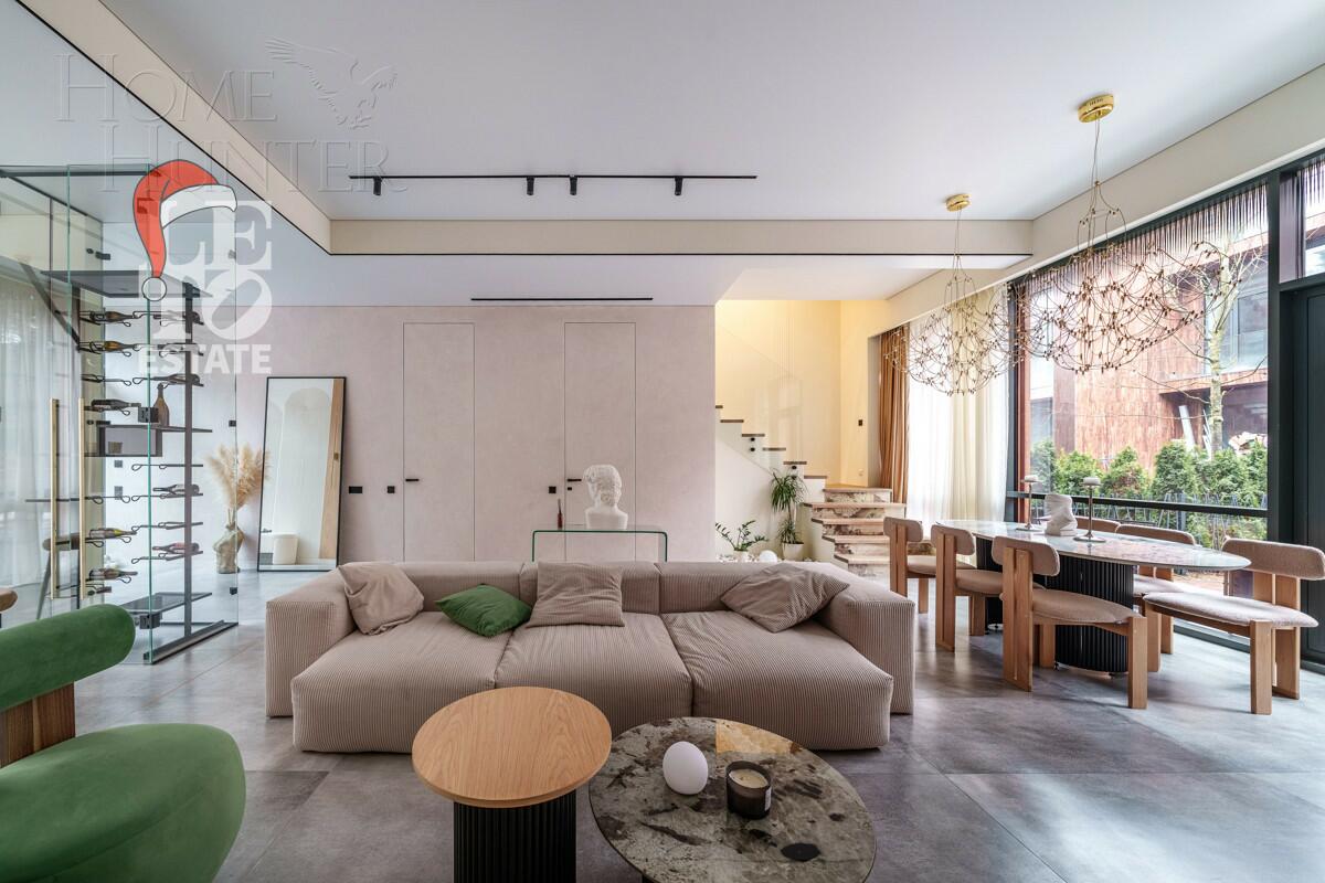 3-этажный таунхаус 238 м² с отделкой