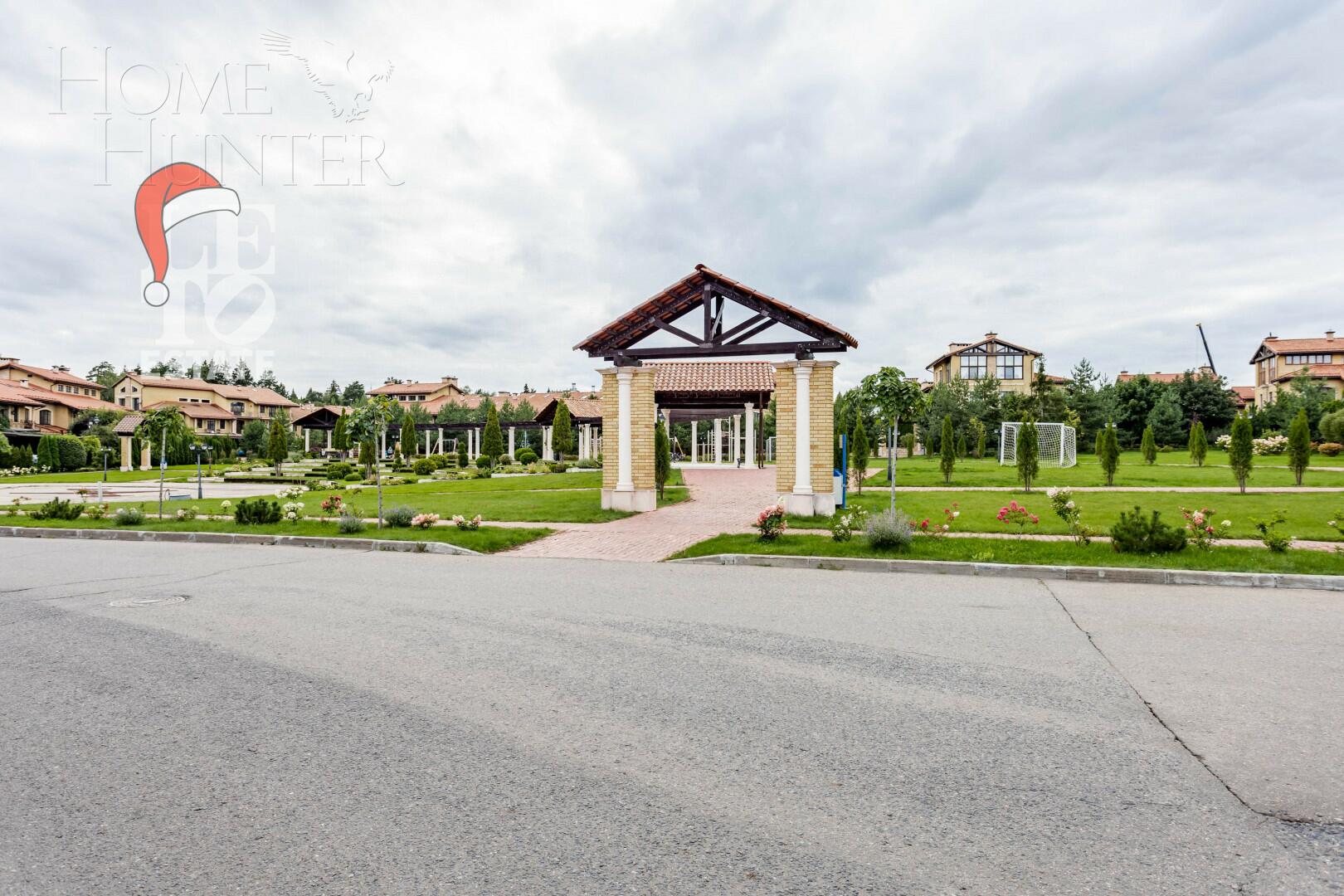 2-этажный коттедж 1 300 м² без отделки