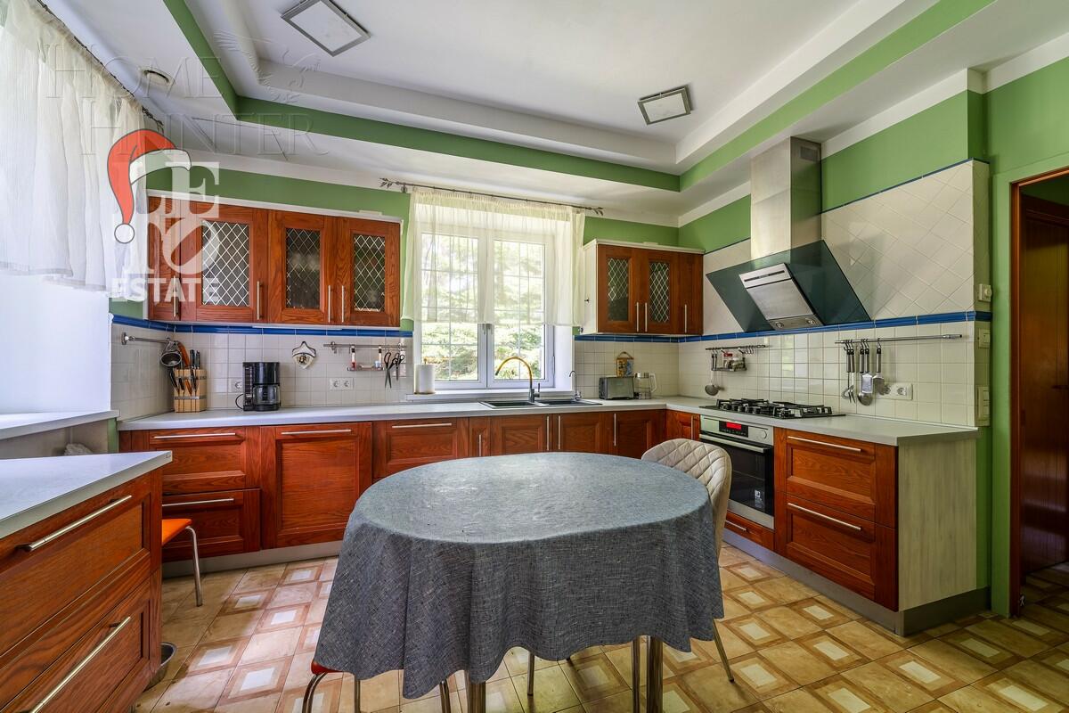 2-этажный коттедж 675.8 м² с отделкой