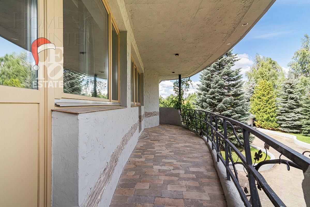 3-этажный коттедж 1 241 м² с отделкой