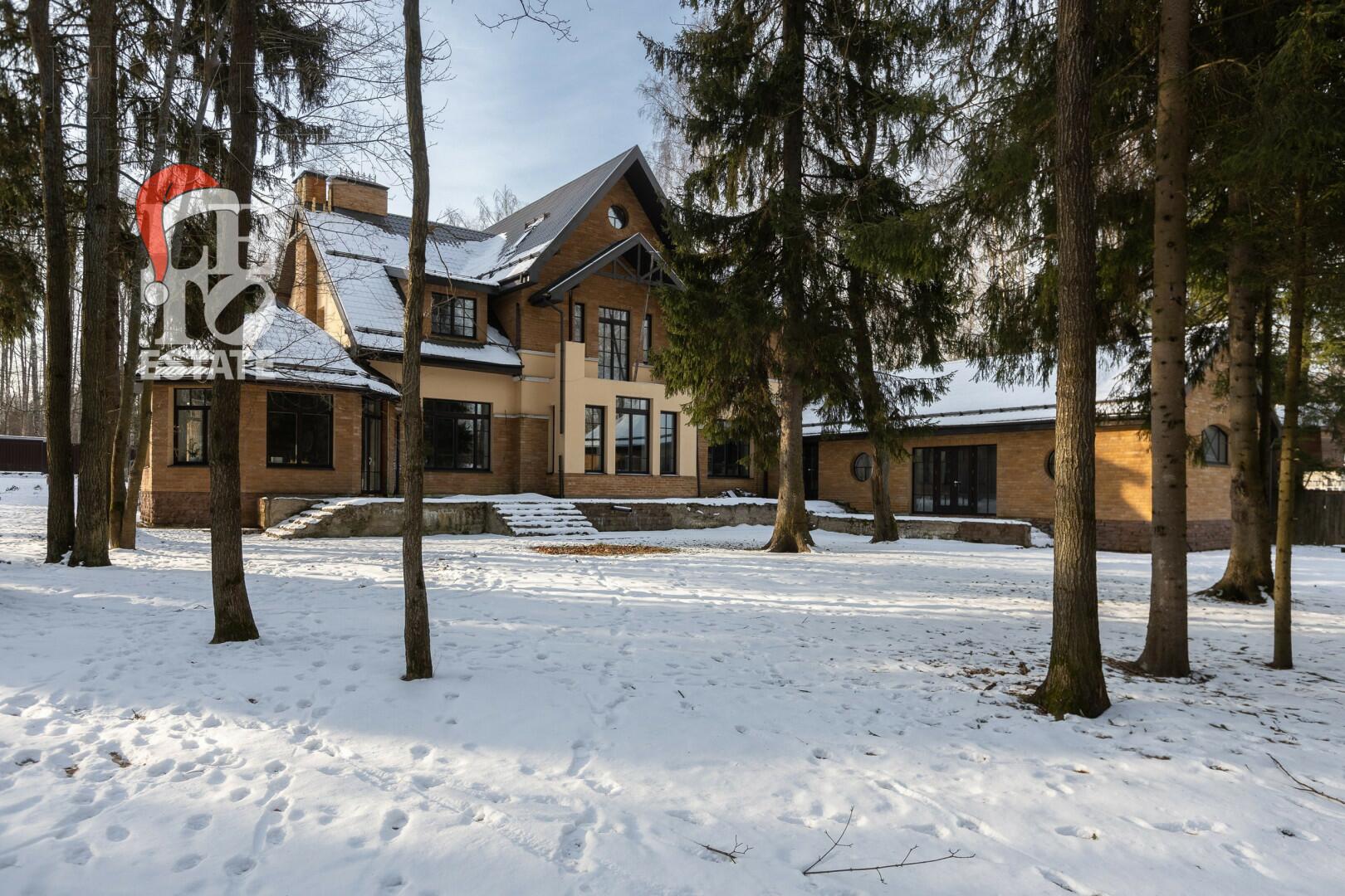 3-этажный коттедж 950 м² без отделки