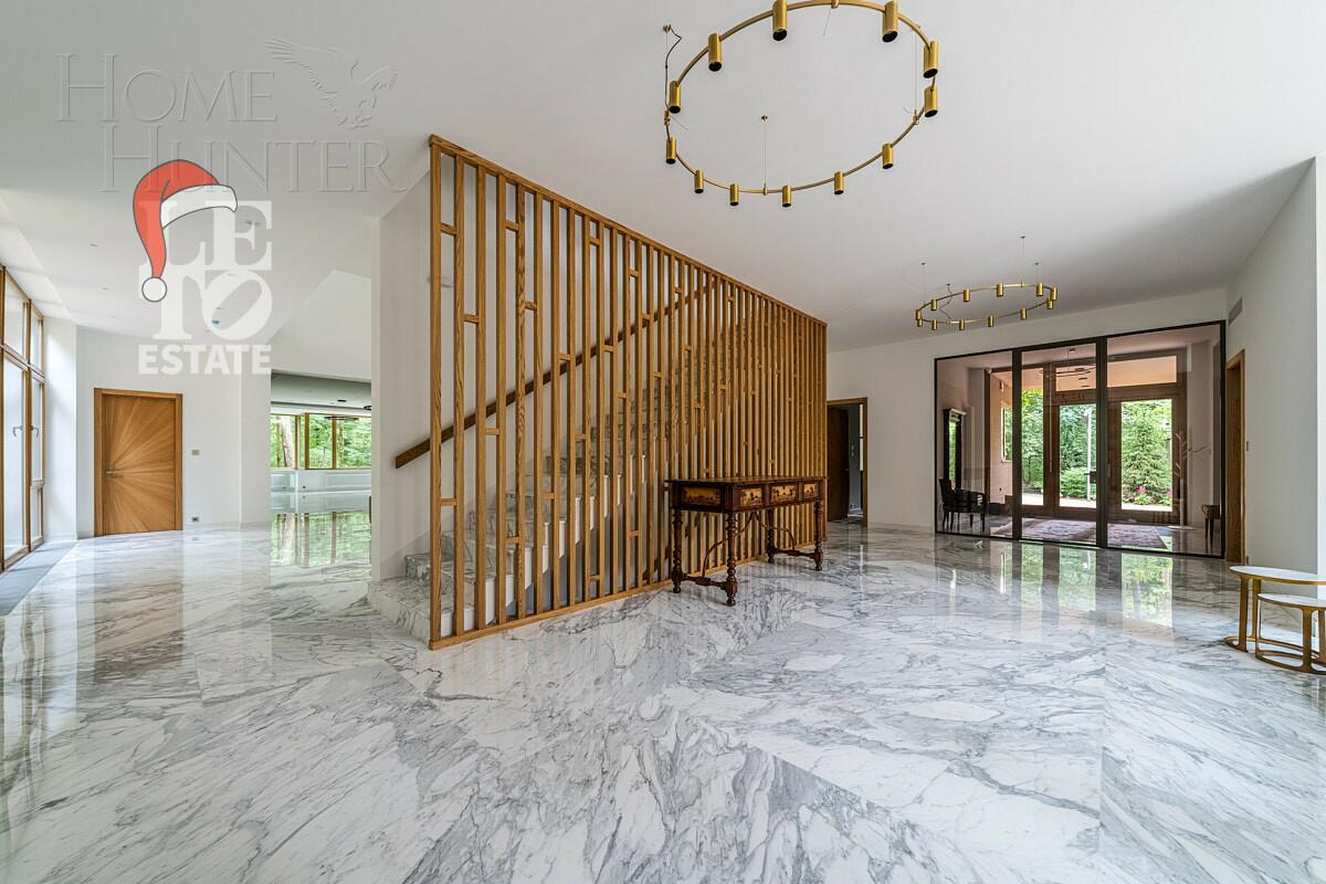 2-этажный коттедж 1 330 м² с отделкой