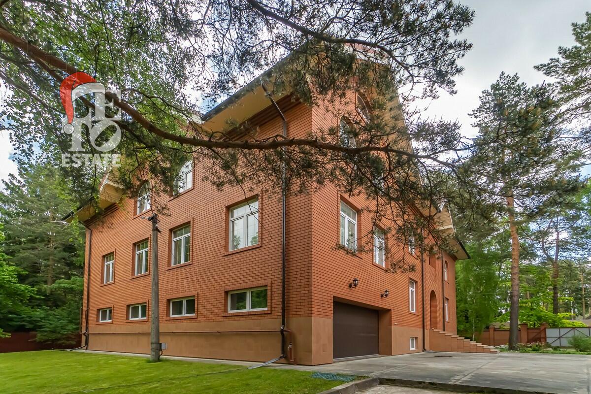 3-этажный коттедж 1 319 м² с отделкой