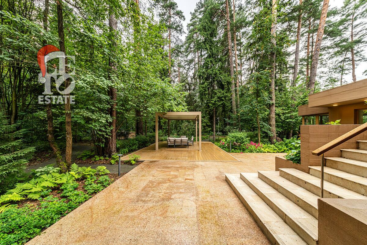 2-этажный коттедж 1 330 м² с отделкой