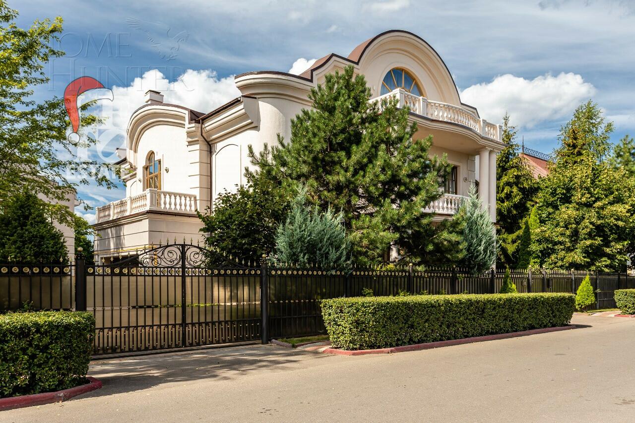 3-этажный коттедж 750 м² с отделкой